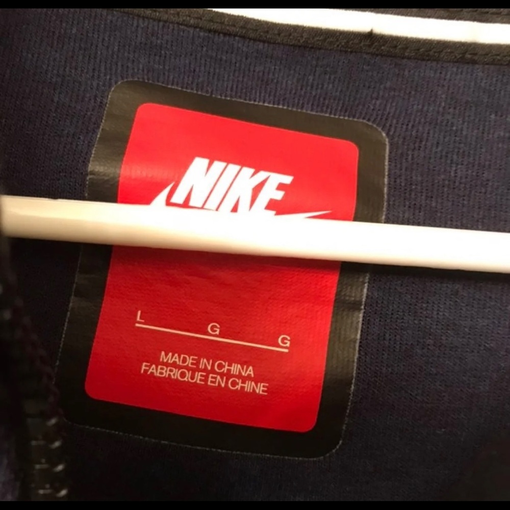 Nike tech - Picture 3 of 3